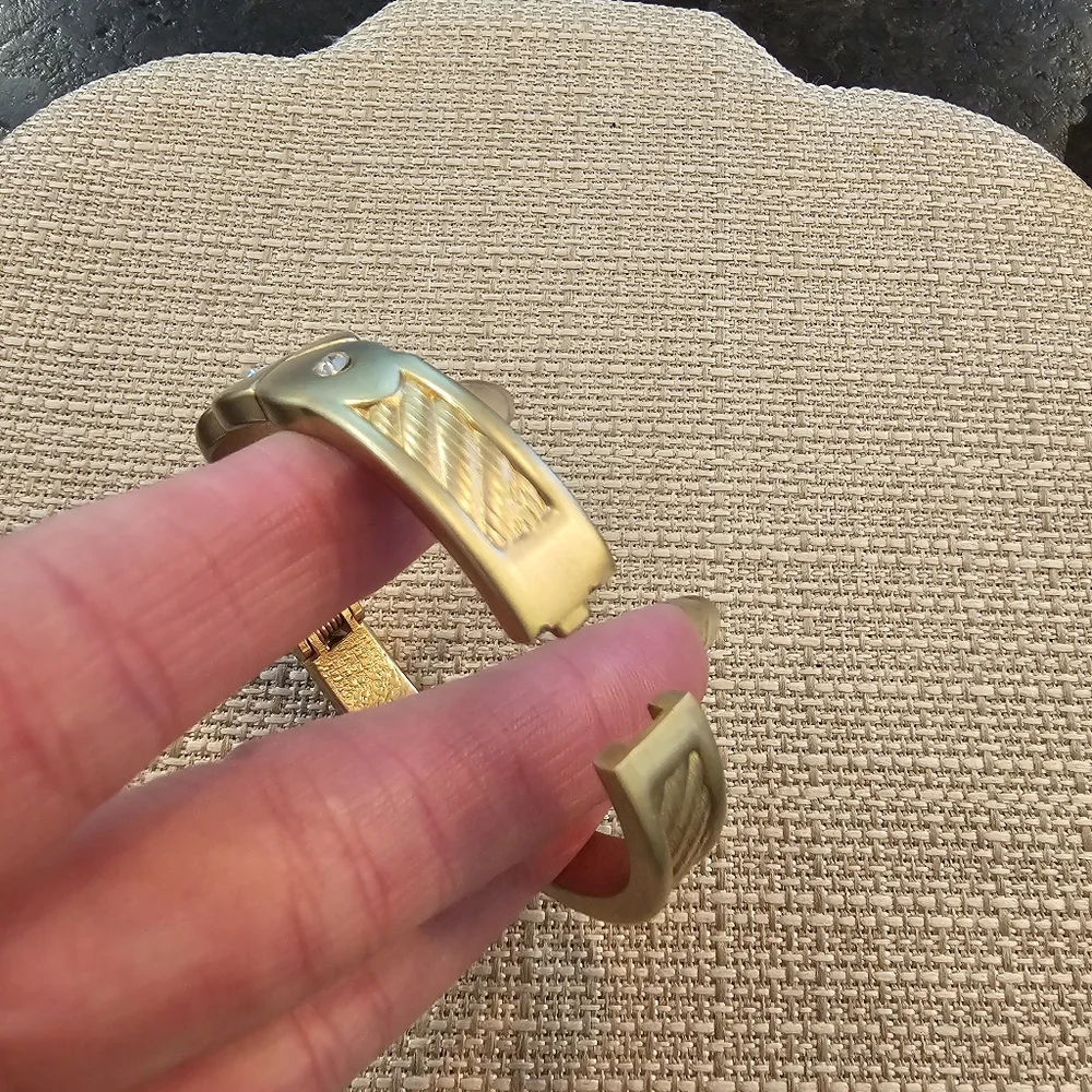 Vintage matte goldtone braided hinged bangle bracelet